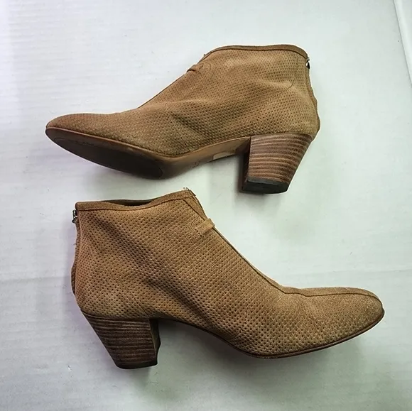 🌸 Aquatalia | Suede Ankle Boots, size 9