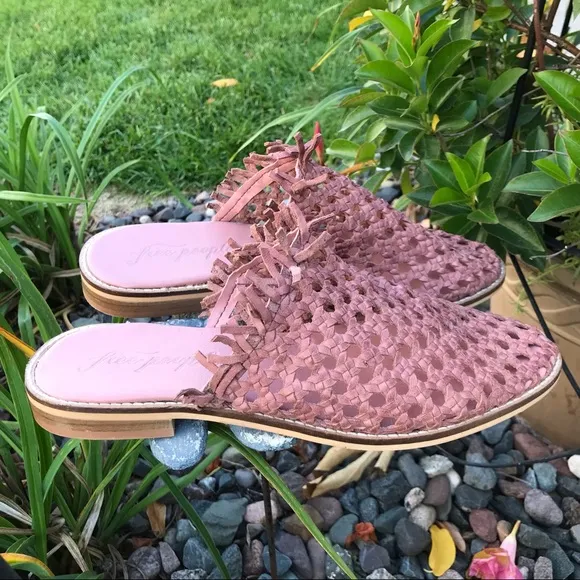 🍀🌸 Free People Mirage Woven Sandals 🌸☘️