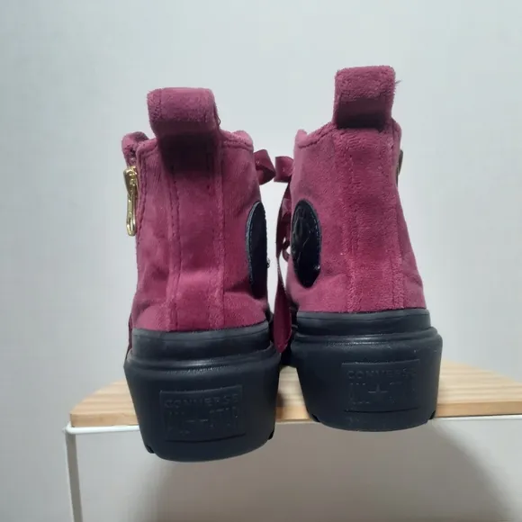 🔥3/$70 Converse Girls Hi-Top Sneakers