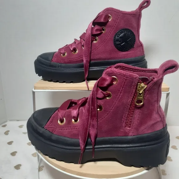 🔥3/$70 Converse Girls Hi-Top Sneakers