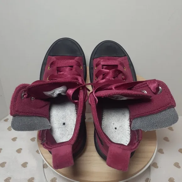 🔥3/$70 Converse Girls Hi-Top Sneakers