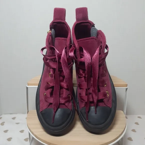 🔥3/$70 Converse Girls Hi-Top Sneakers