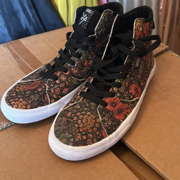 #43❤️ Brand new Vans The Lizzie Flower Black