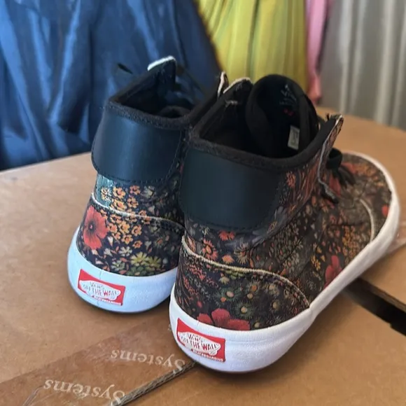 #43❤️ Brand new Vans The Lizzie Flower Black