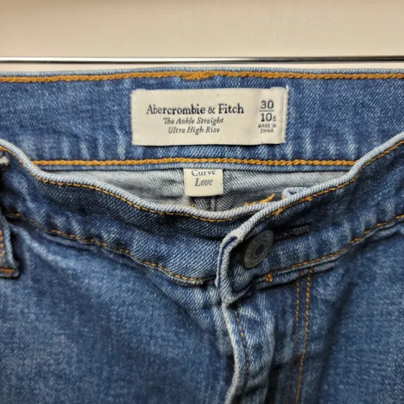 Abercrombie &amp; Fitch Curve Love The Ankle Straight Ultra High Rise | Size 30/10S
