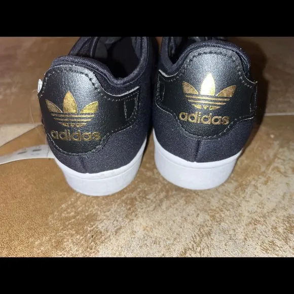 Adidas superstar slip on shoes size girls 4 NWT