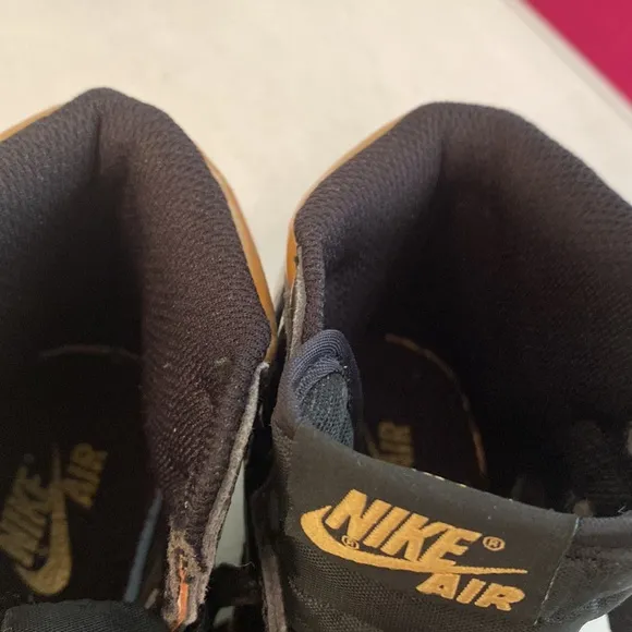 Air Jordan 1 Retro High Black Metallic Gold shoes