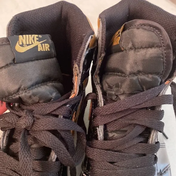 Air Jordan 1 Retro High Black Metallic Gold shoes