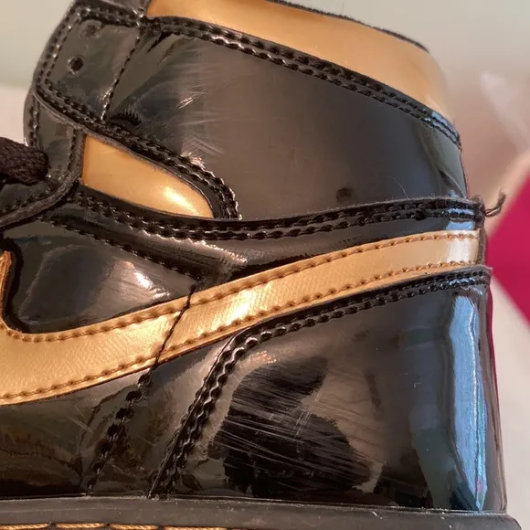Air Jordan 1 Retro High Black Metallic Gold shoes