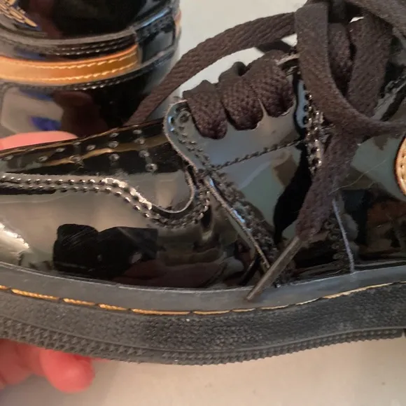 Air Jordan 1 Retro High Black Metallic Gold shoes