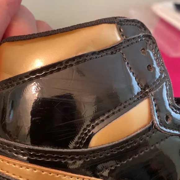 Air Jordan 1 Retro High Black Metallic Gold shoes
