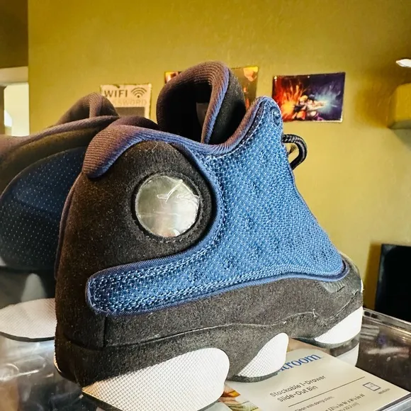 Air Jordan 13 retro blue size 6Y boys
