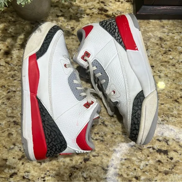 Air Jordan 3 Retro Fire Red 2022 Sneakers 2.5Y
