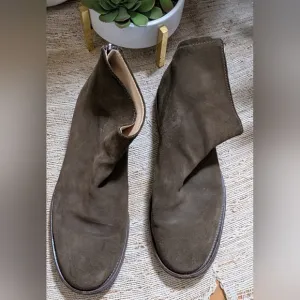 APC • Men's Suede Boots in Chocolate Brown 🍫