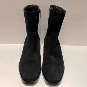 Aquatalia - Caylee Black Suede Zip Ankle Boots Women Size 8.5