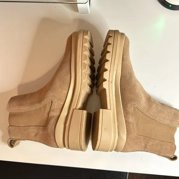 Bernardo Chelsea Suede Leather Ankle Boots Made in Brazil Size 7.5