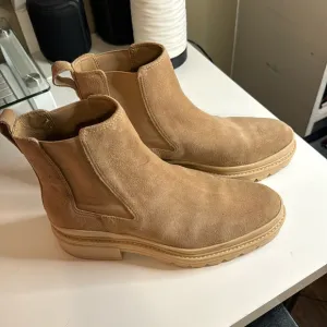 Bernardo Chelsea Suede Leather Ankle Boots Made in Brazil Size 7.5