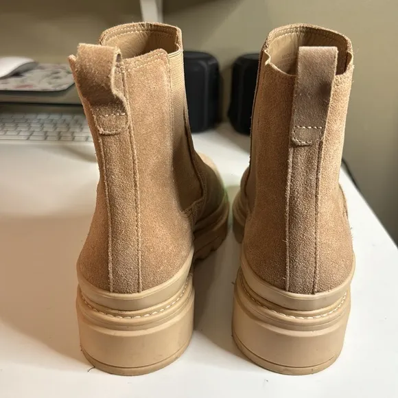 Bernardo Chelsea Suede Leather Ankle Boots Made in Brazil Size 7.5