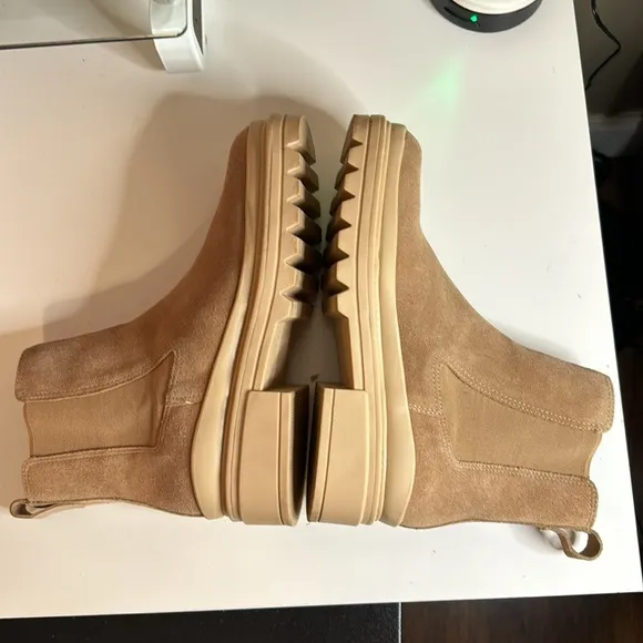 Bernardo Chelsea Suede Leather Ankle Boots Made in Brazil Size 7.5