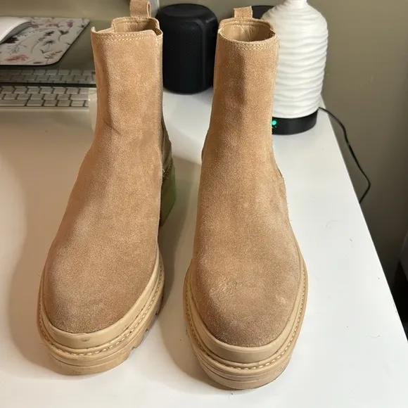 Bernardo Chelsea Suede Leather Ankle Boots Made in Brazil Size 7.5