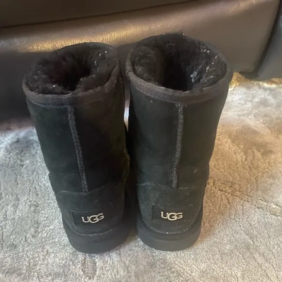 Black girls classic UGG boots size 1