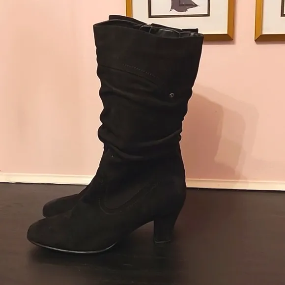 BLONDO black suede boots