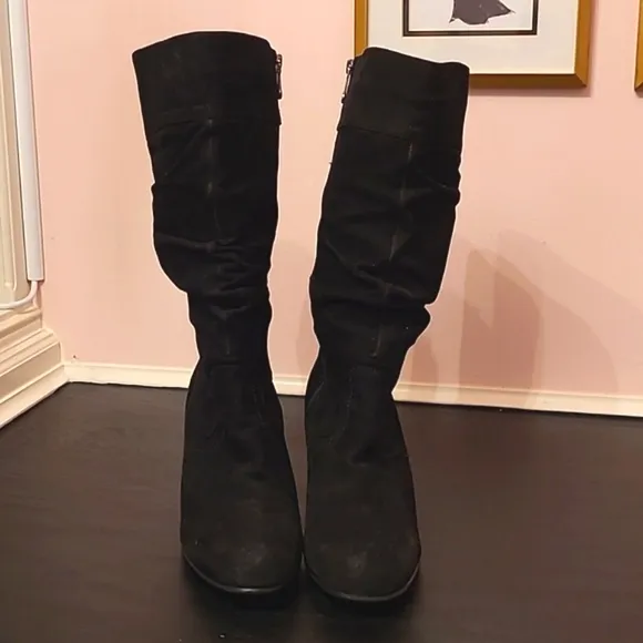 BLONDO black suede boots