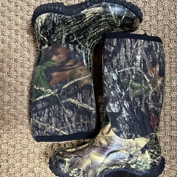 BOGS KIDS CLASSIC CAMO MOSSY OAK HIGH BOOTS NWT