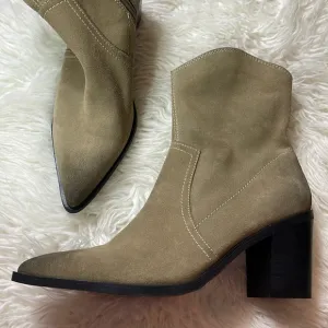 BP . Surina Western Boot in Tan Smoke Suede Block Heel Boots Booties