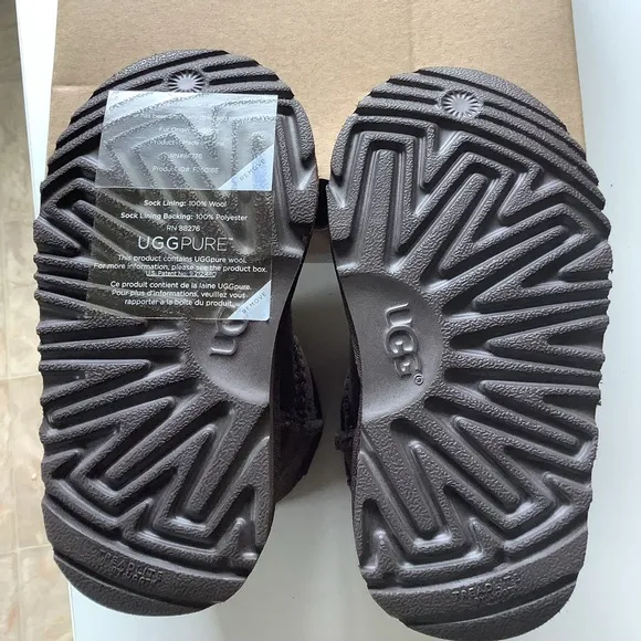 Brand New kids Classic Ugg size 7