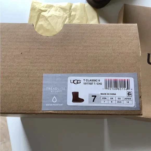 Brand New kids Classic Ugg size 7