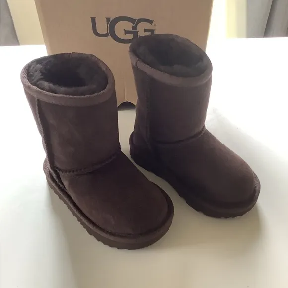 Brand New kids Classic Ugg size 7
