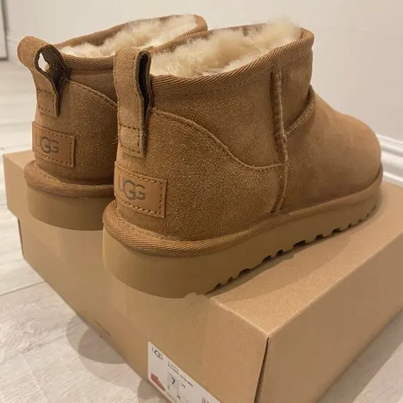 BRAND NEWUGG Classic Ultra Mini Boots!