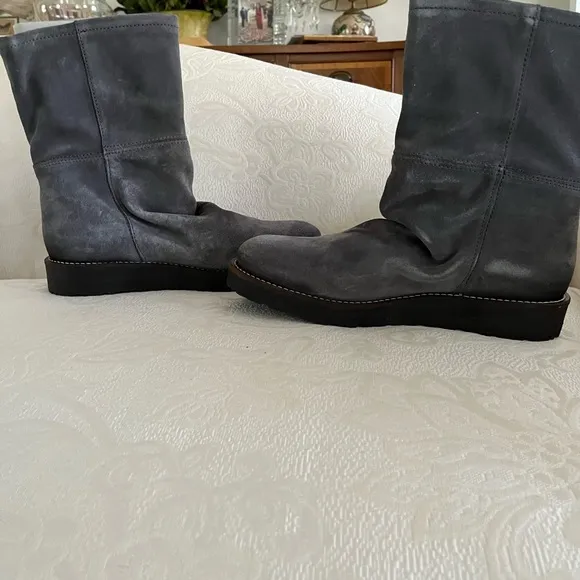 Bronx gray dirt suede boots with rubber soles made in Portugal. NWT