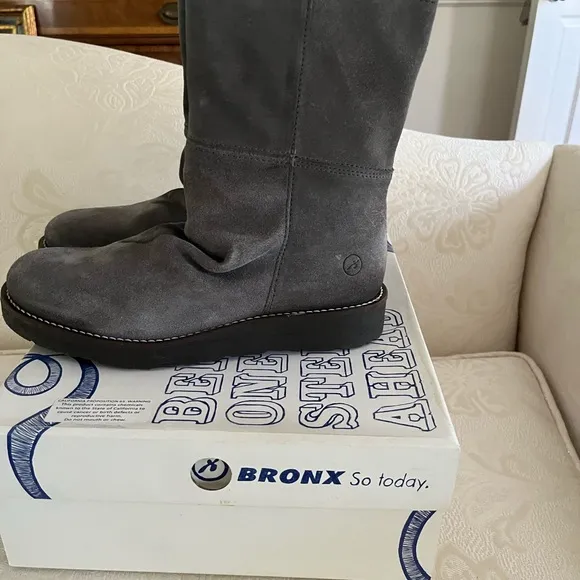 Bronx gray dirt suede boots with rubber soles made in Portugal. NWT