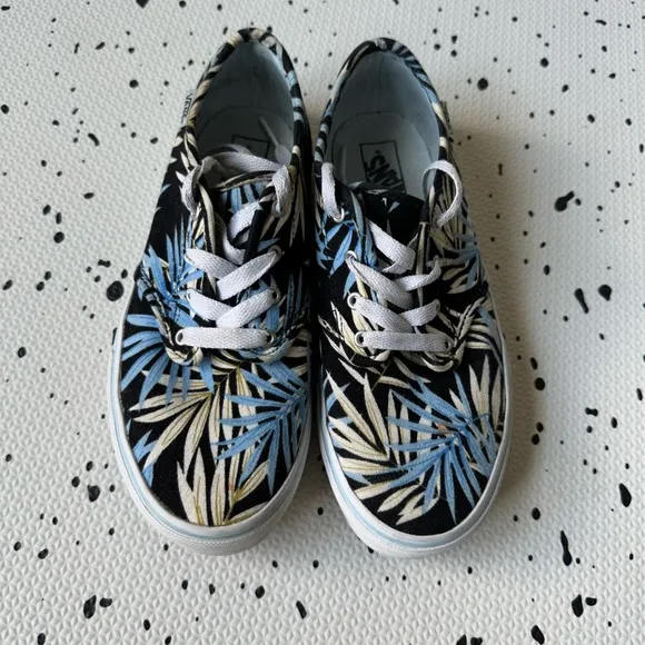 Bundle of Kids Shoes- Sizes 3-4