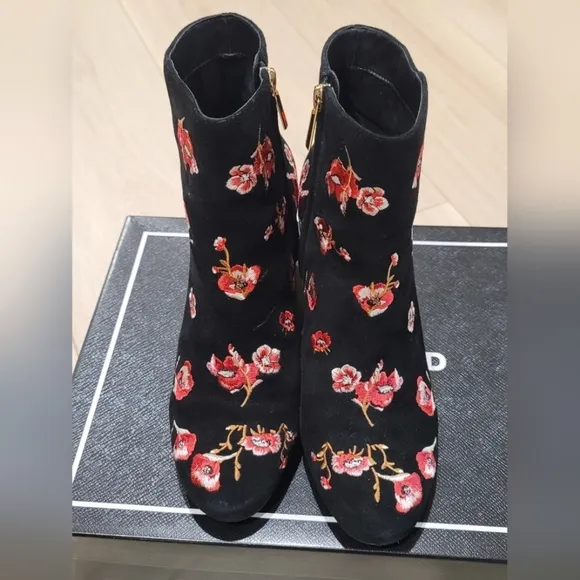 C- Karl Lagerfeld Edith floral suede black boots