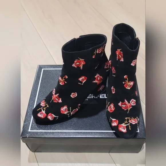 C- Karl Lagerfeld Edith floral suede black boots