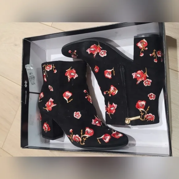C- Karl Lagerfeld Edith floral suede black boots