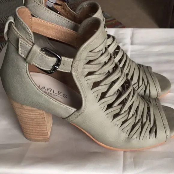 Charles by Charles David Sandals Soft Leather Weave Grey Size 7.5