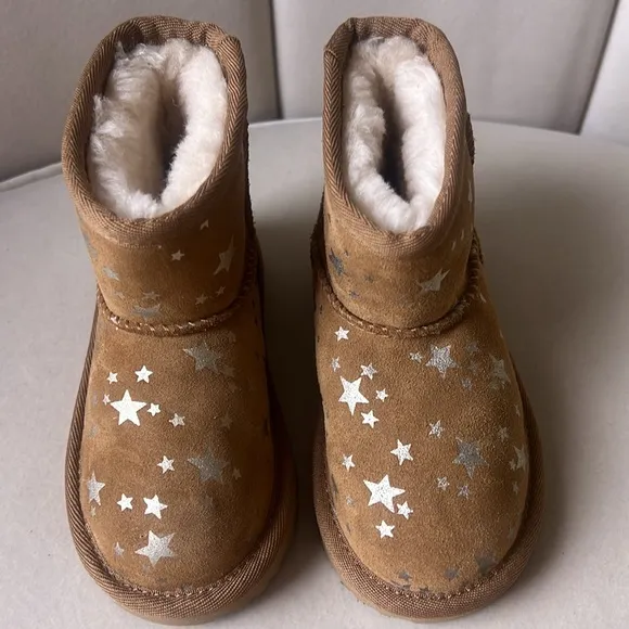Classic Mini ll star boots Toddler Size 8
