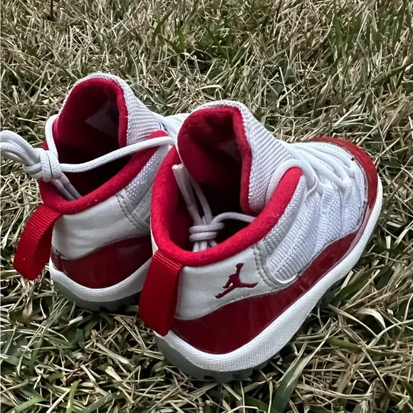 CLEAN Air Jordan 11 XI Retro size 6c Toddler Cherry shoes