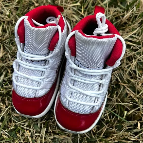 CLEAN Air Jordan 11 XI Retro size 6c Toddler Cherry shoes