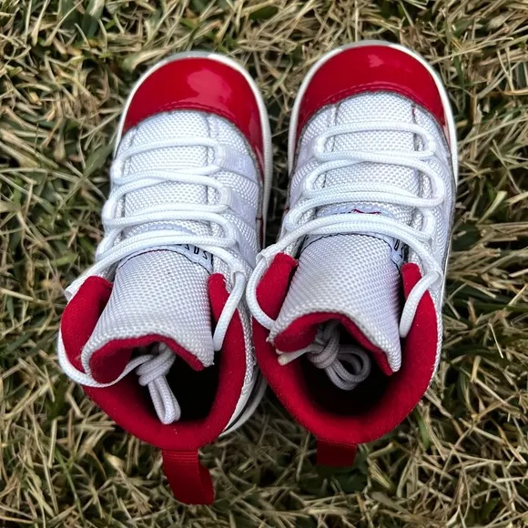CLEAN Air Jordan 11 XI Retro size 6c Toddler Cherry shoes