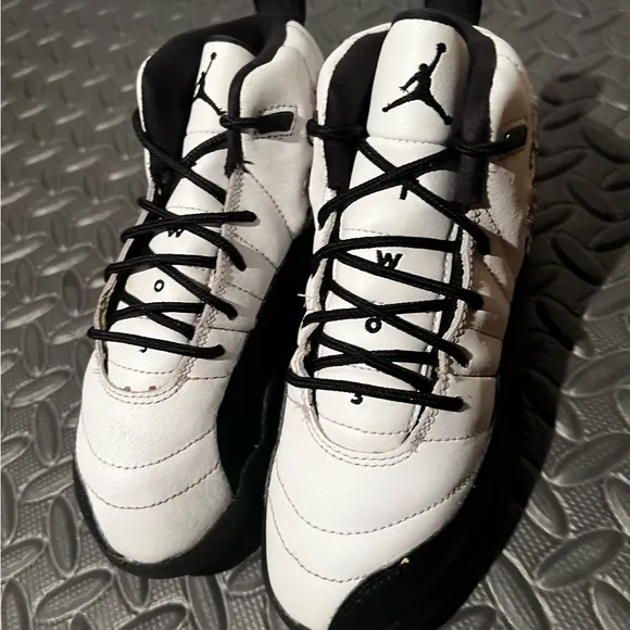 CLEAN Air Jordan 12 Retro Floral size 13c Toddler shoes