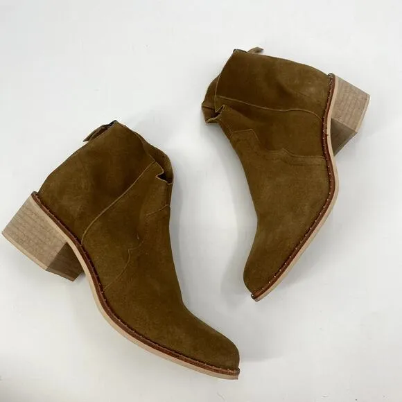 Crevo Size 8.5 Tan Suede Western Style Boots