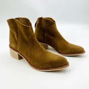 Crevo Size 8.5 Tan Suede Western Style Boots