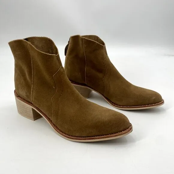 Crevo Size 8.5 Tan Suede Western Style Boots