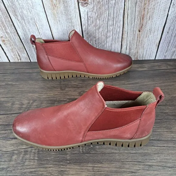 Dansko Louisa Red Burnished Calf Low Top Slip On Boot Women's Sz 8.5-9 EU39
