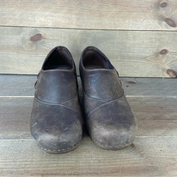 Dansko Stacie Womens size 39 shoes brown leather slip on wedge clogs